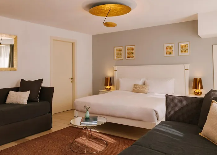 Sonder Salute Palace